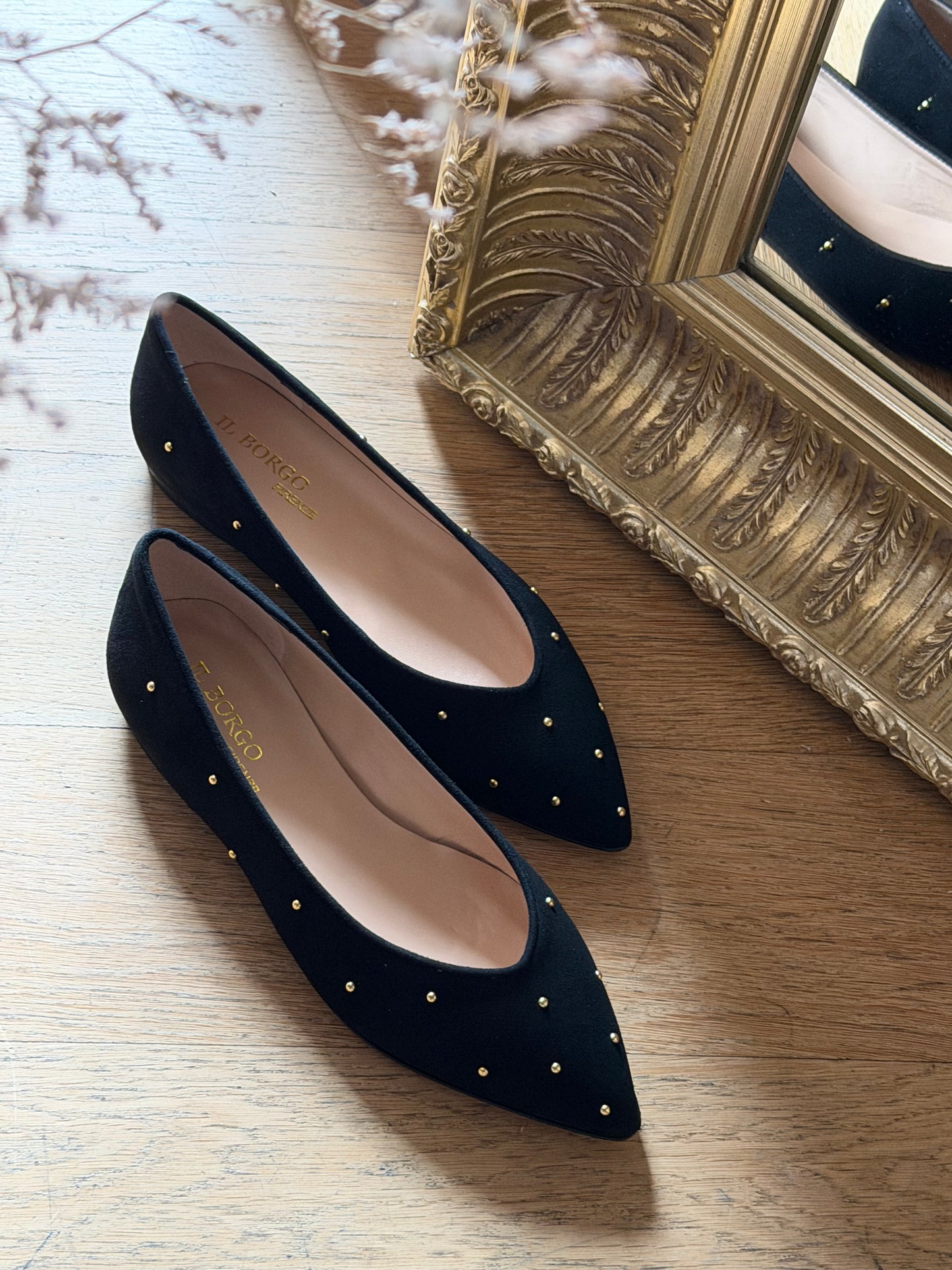 Decolletè flat in suede nera