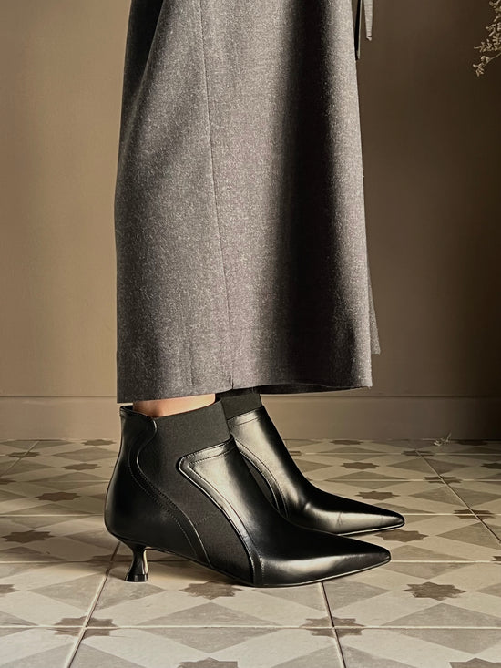 Stivaletto in pelle Anna F con elastico alla caviglia