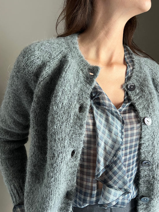 Cardigan grigio con ricamo