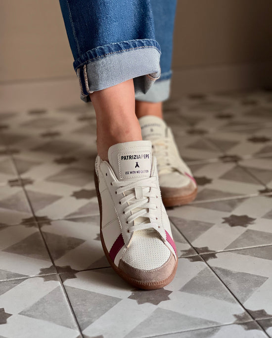 Sneakers in nappa con lettering purple