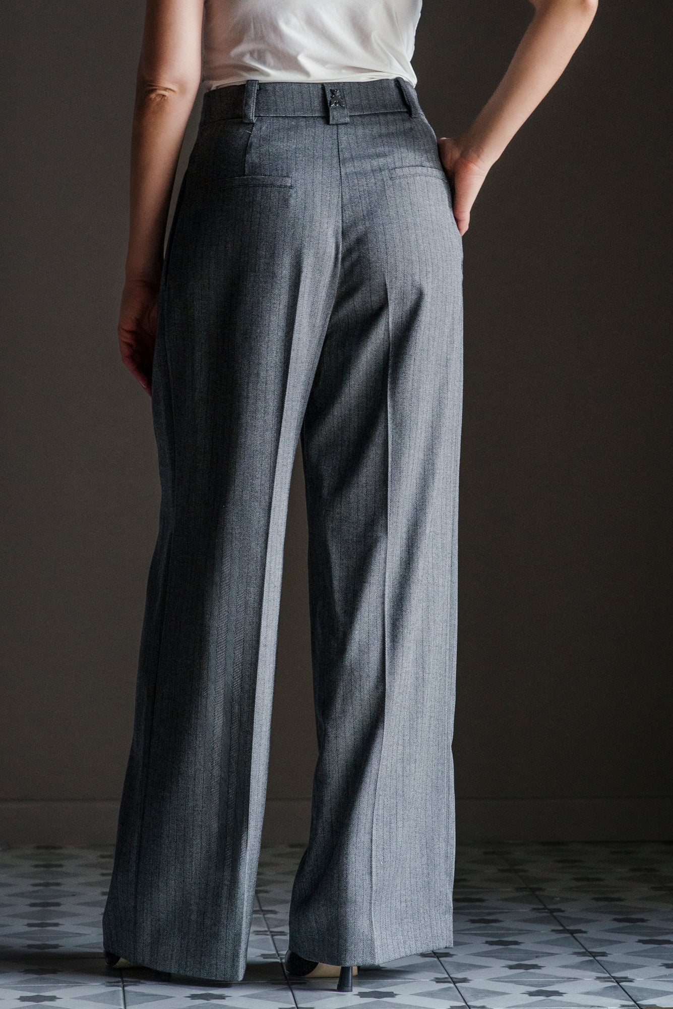 Pantalone gessato wide-leg grigio/marrone
