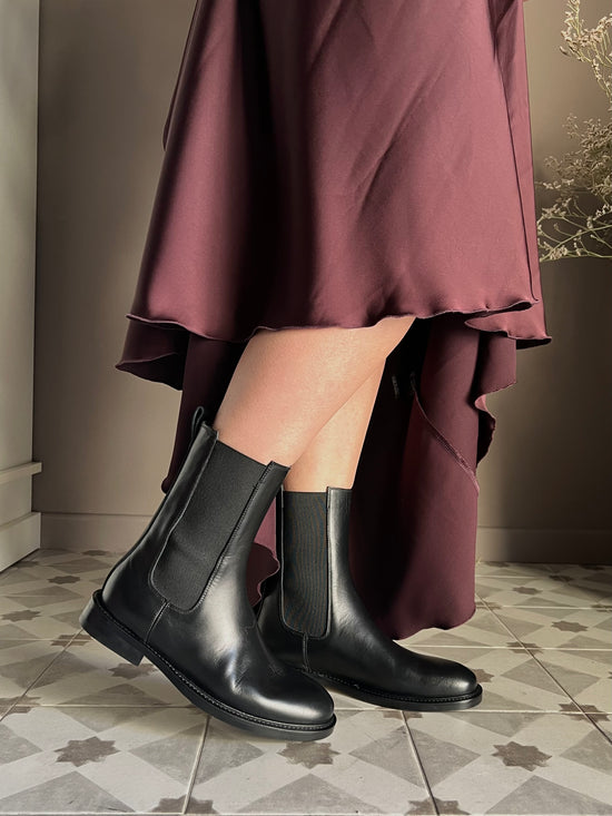 Stivaletto in pelle con elastici laterali