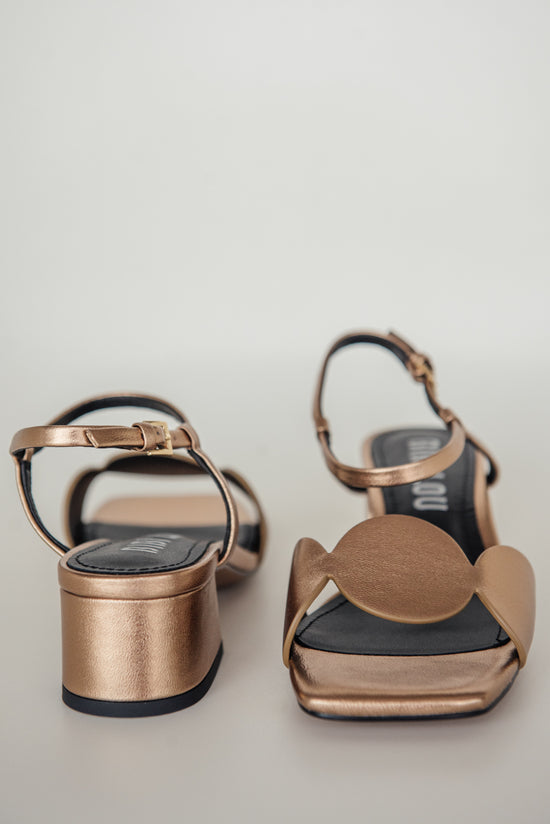 Sandalo in pelle bronzo con fascia semicerchi