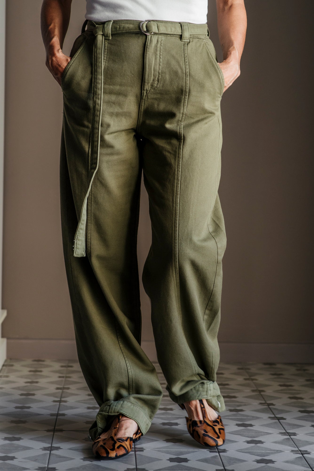 Pantalone utilitarian in cotone verde militare