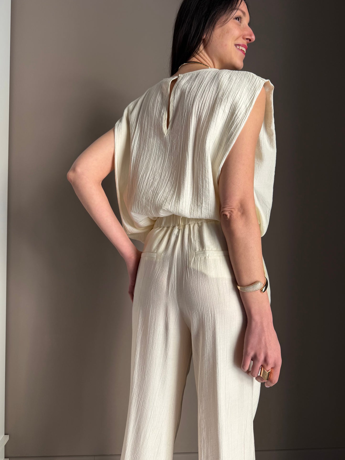 Blusa avorio “fluid sculpt”