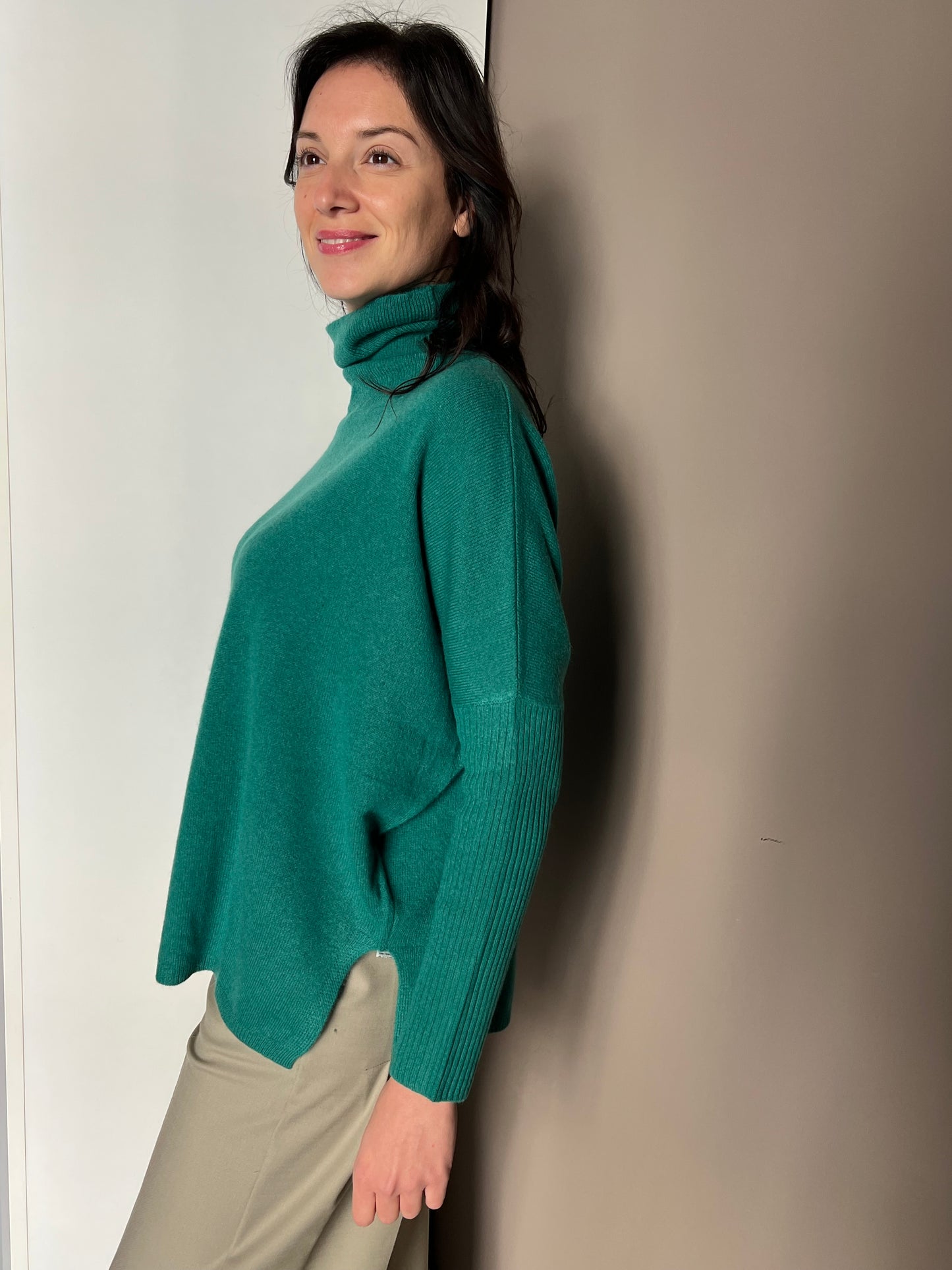 Maglia In Cashemire collo alto maniche aderenti