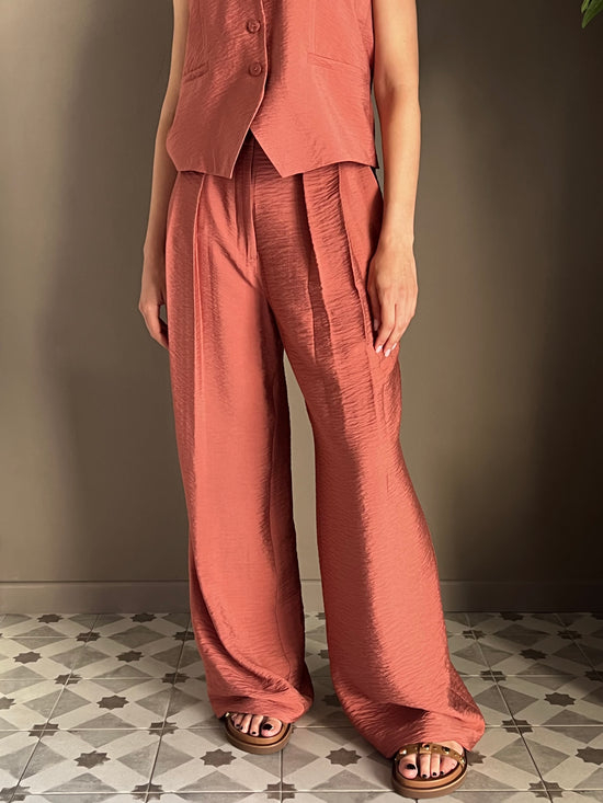 Pantalone in viscosa con pinces peperoncino