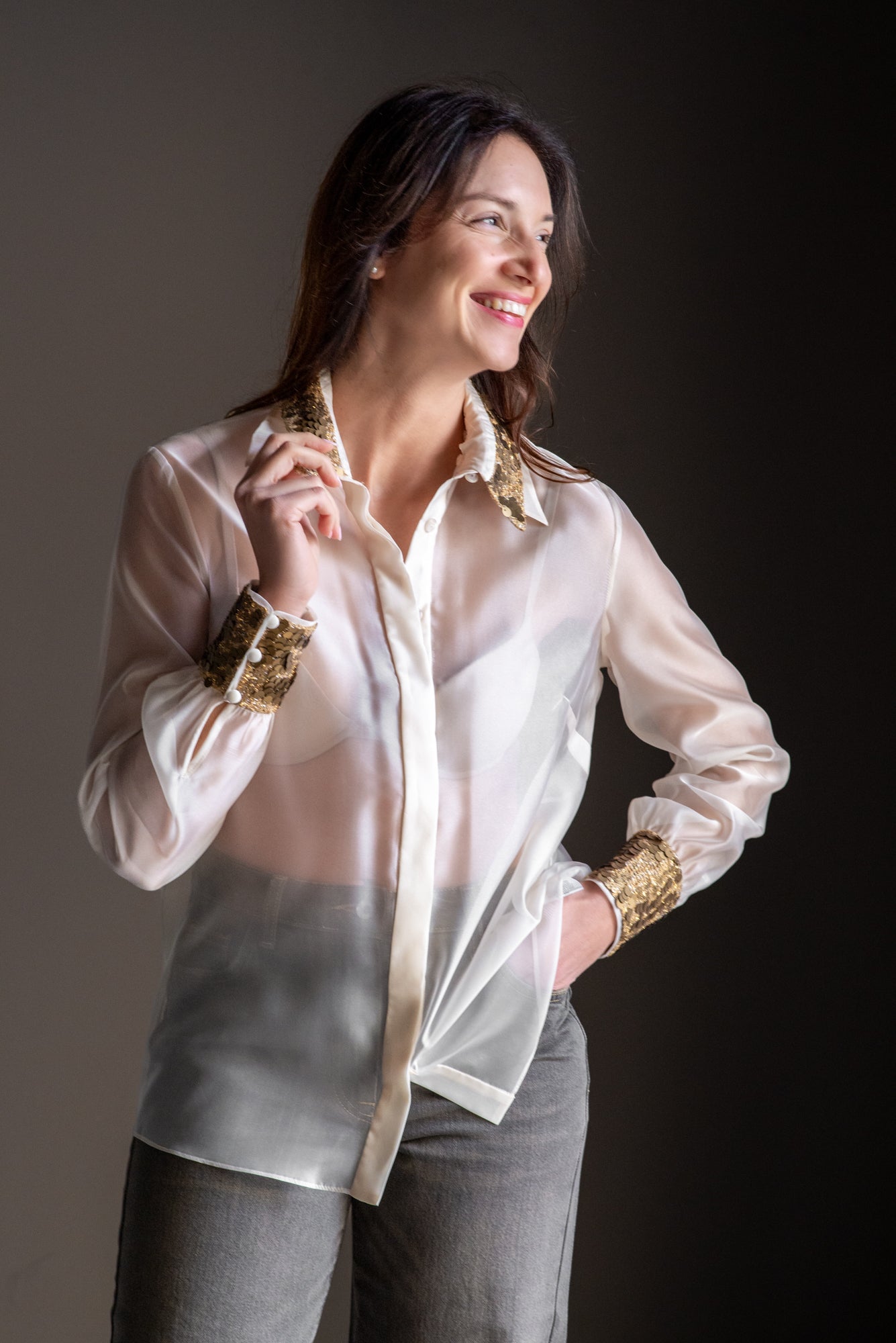 Blusa in organza con dettagli paillettes