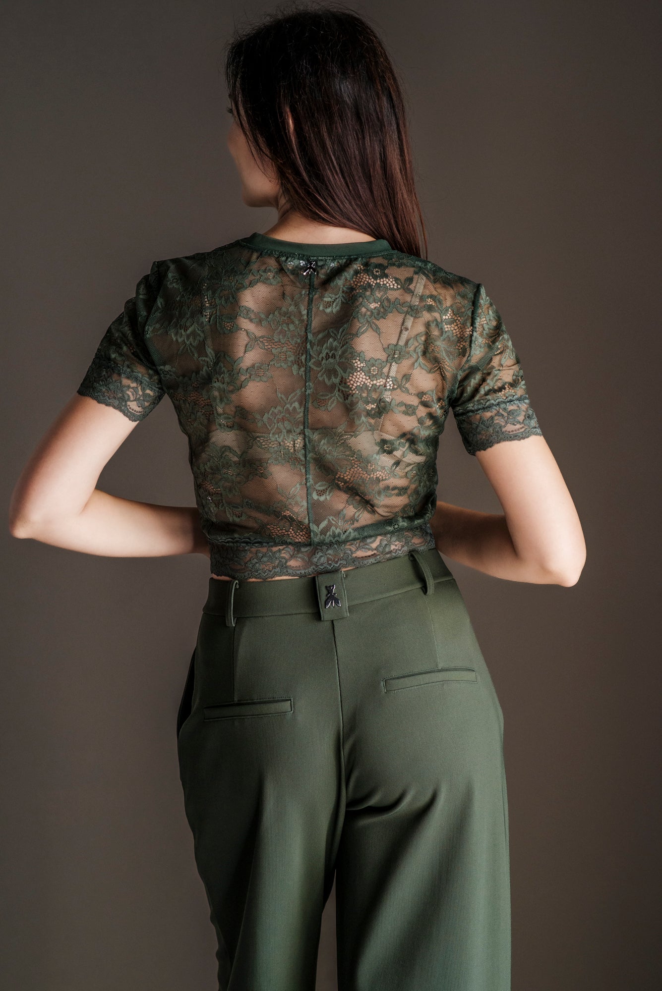 Top in pizzo floreale verde