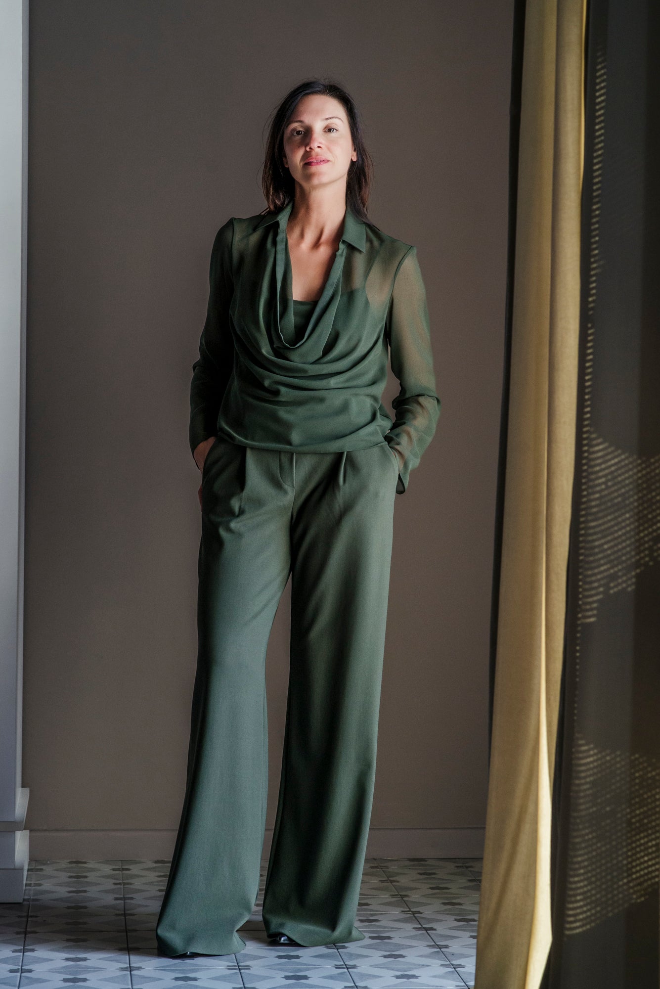 Pantalone a palazzo con vita elasticizzata militare