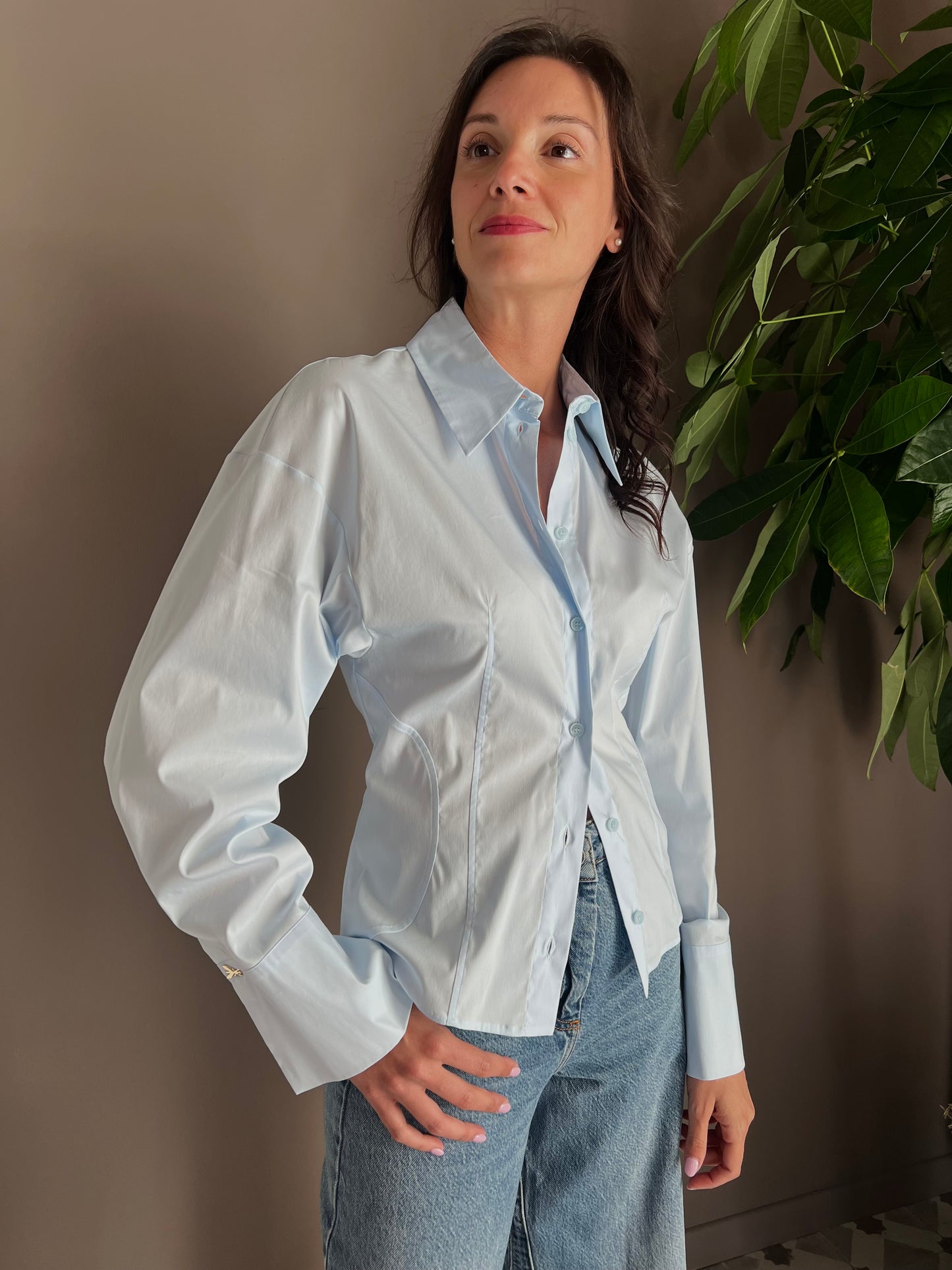 Camicia in cotone con spalla scesa Azzurra
