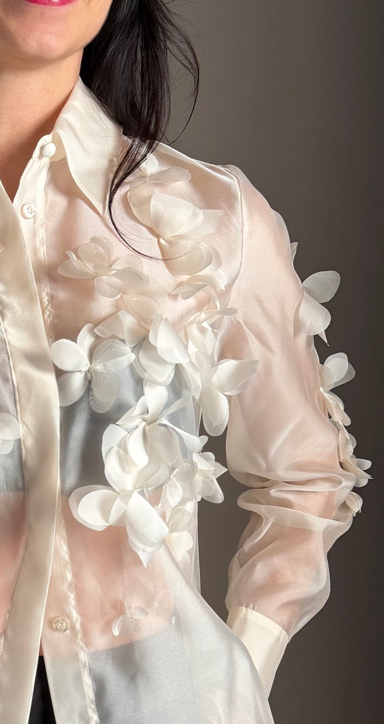 Camicia Champagne con Applicazioni Floreali