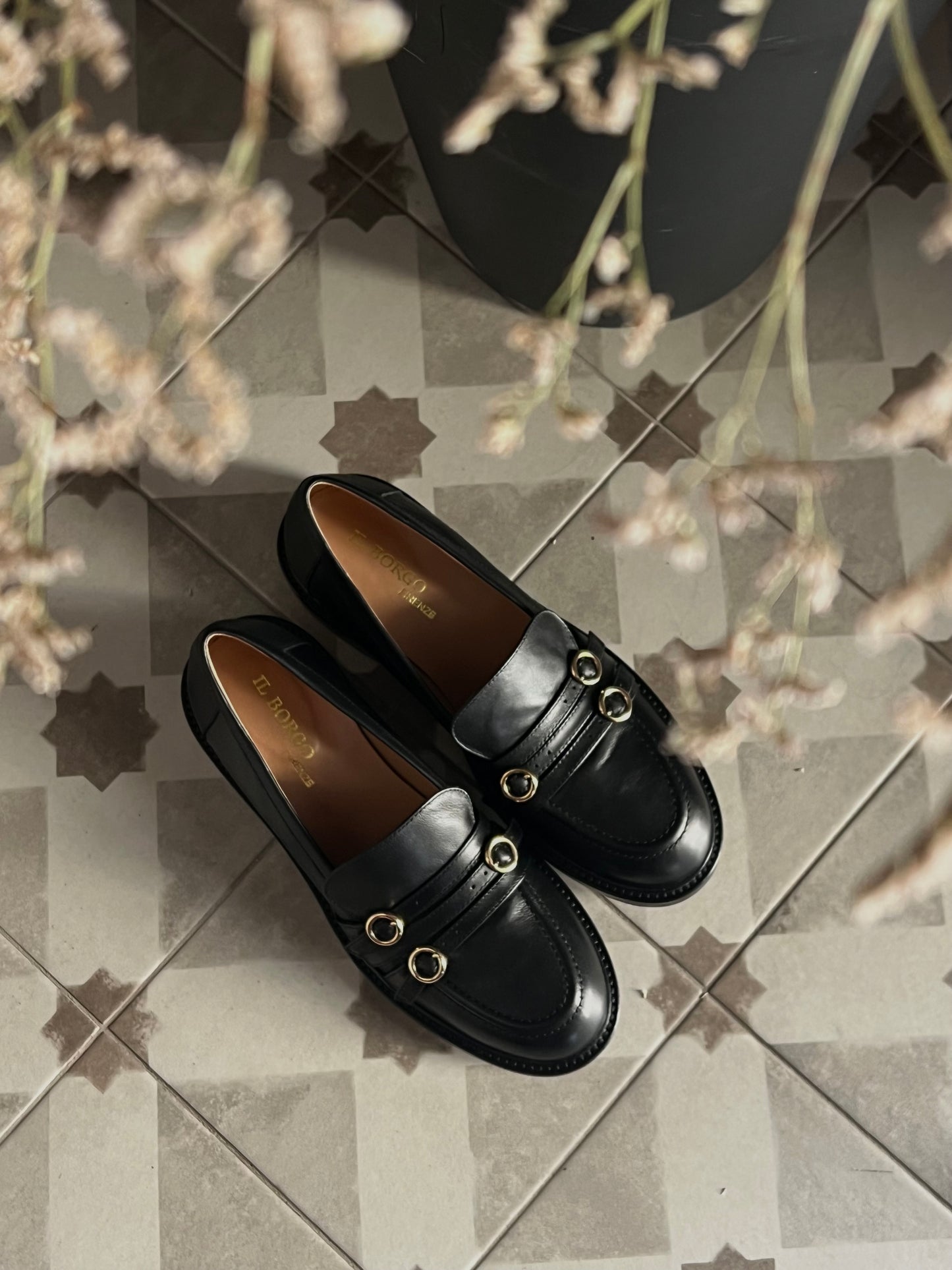 Mocassino in pelle con dettagli gold