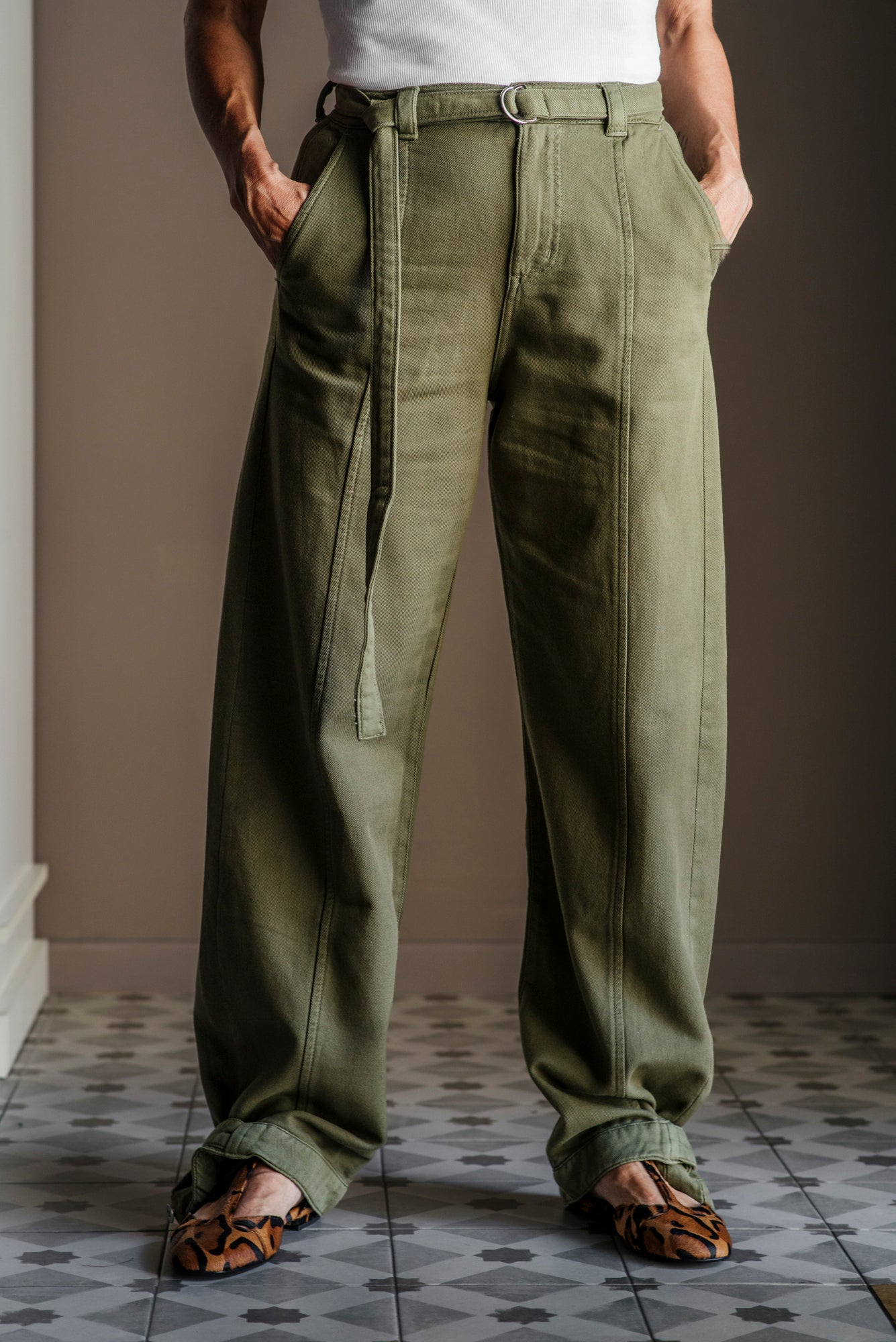 Pantalone utilitarian in cotone verde militare