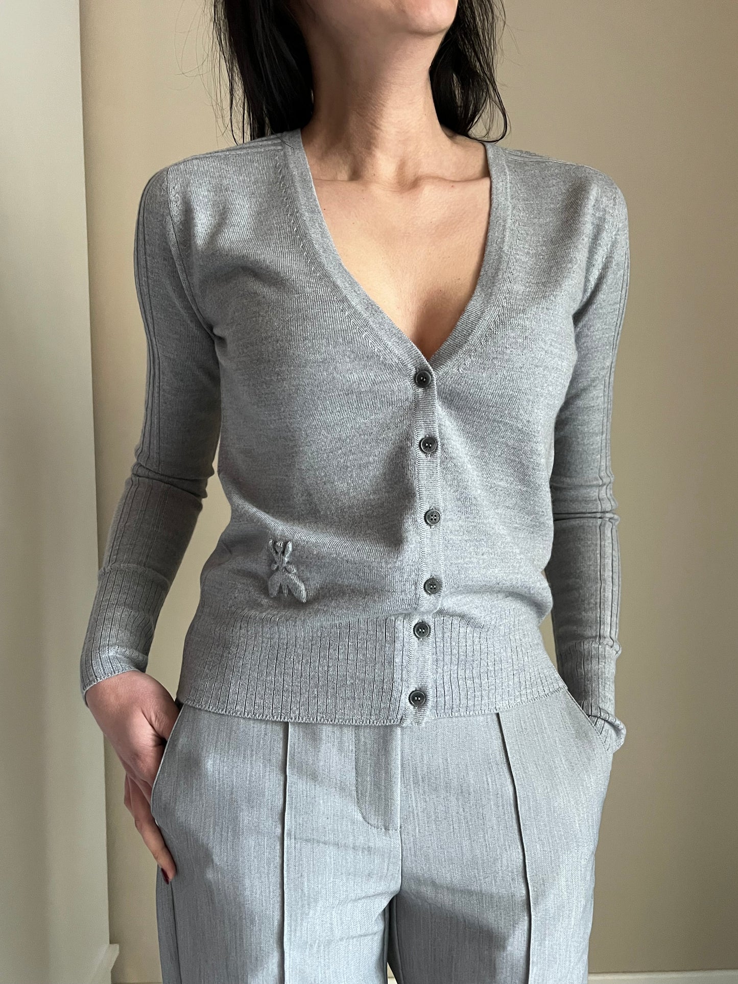 Cardigan scollo a V con Fly patch grigio