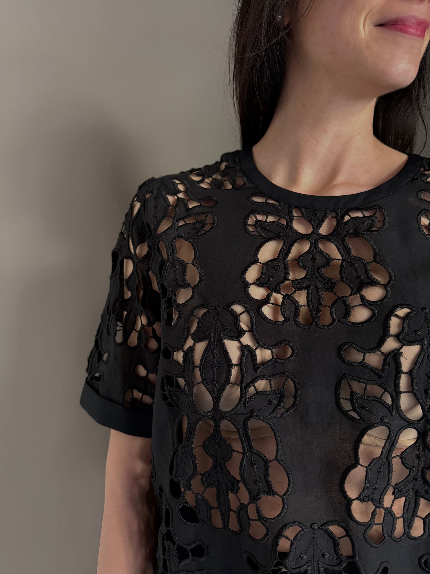 Blusa in macrame’ e tencel nera