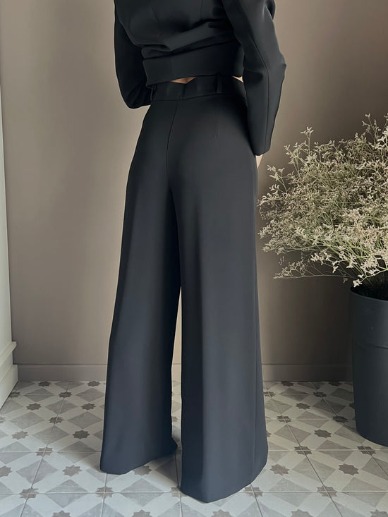 Pantalone nero in crepe vita alta