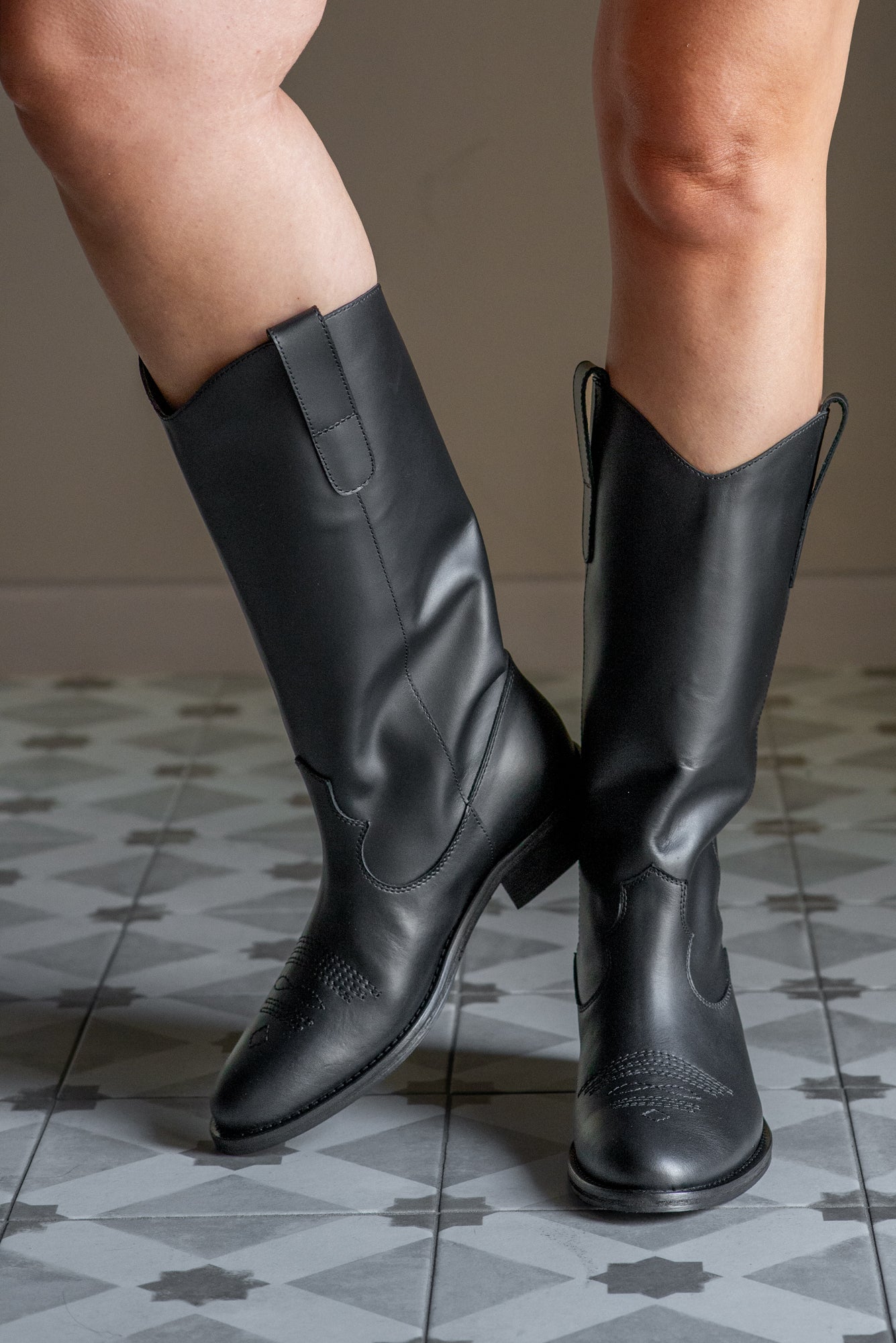 Stivale Texano in Pelle Nero – Via Roma 15