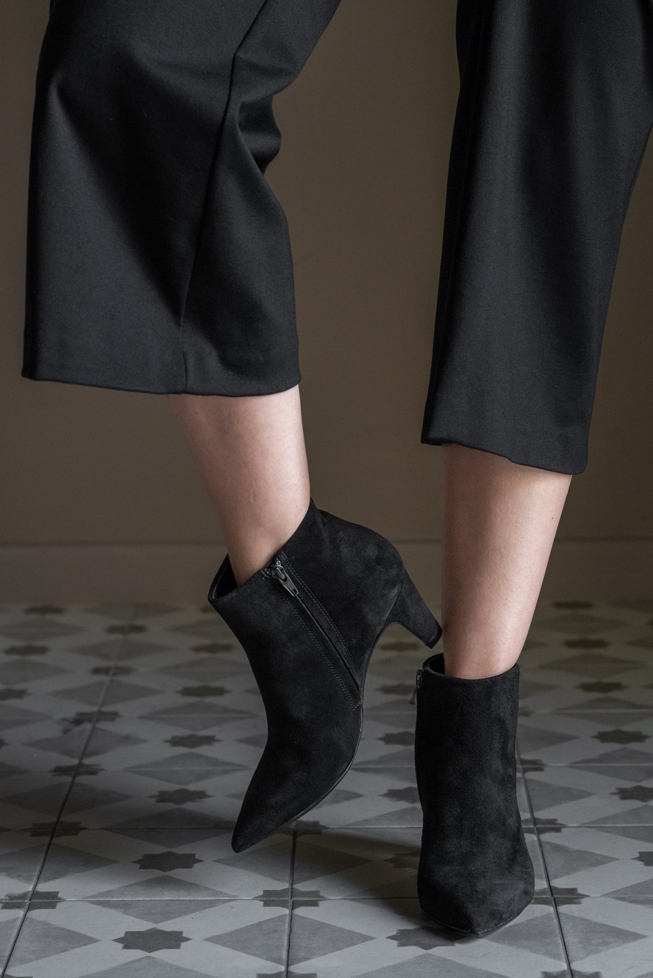 Stivaletto in camoscio Anna F nero