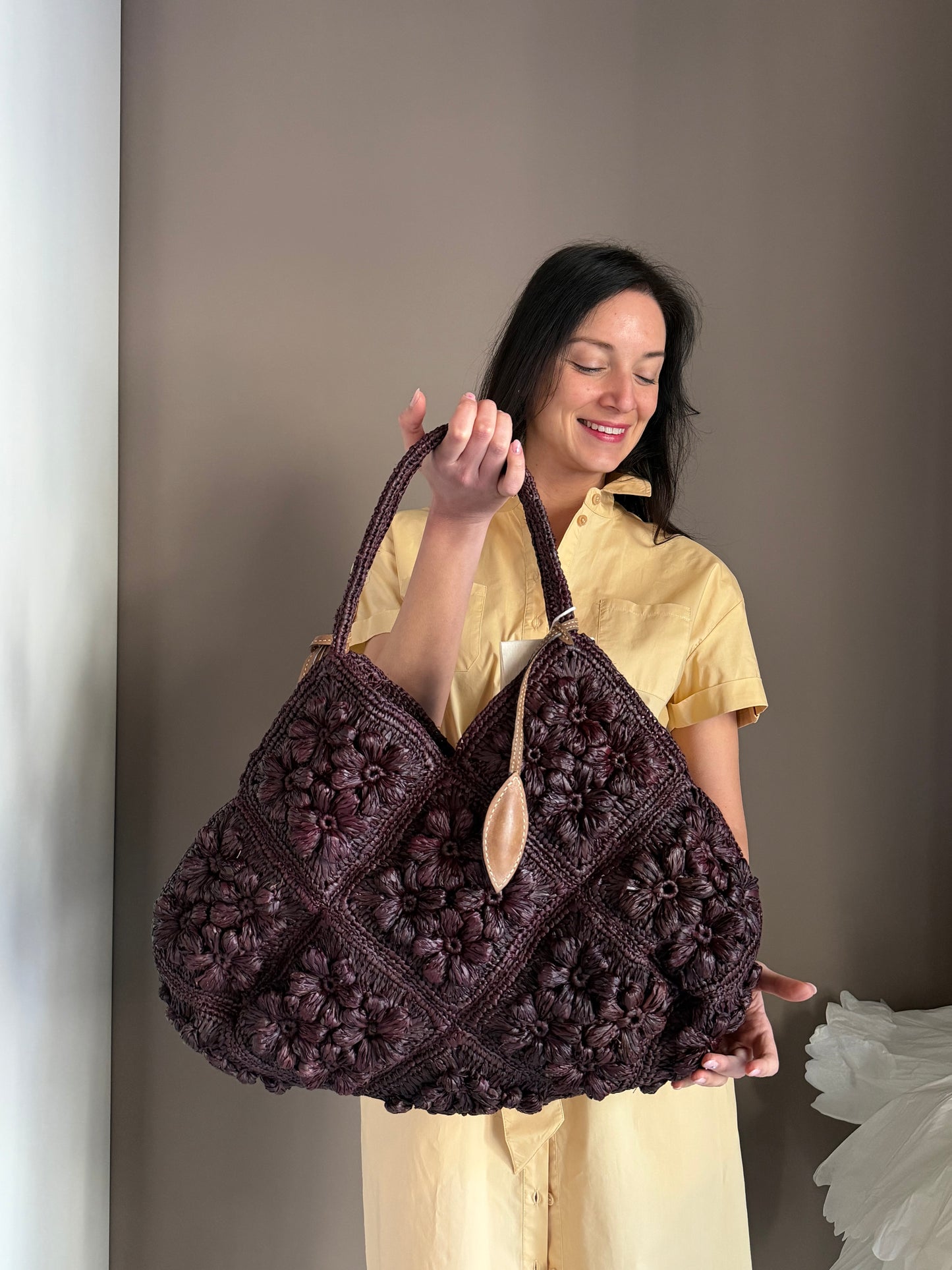 Borsa Afar con fiori Intrecciata a Mano – Cioccolato