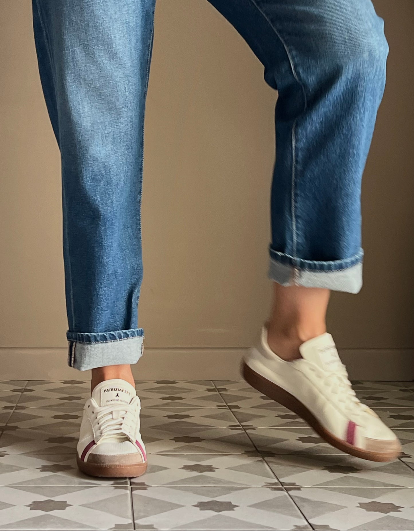 Sneakers in nappa con lettering purple