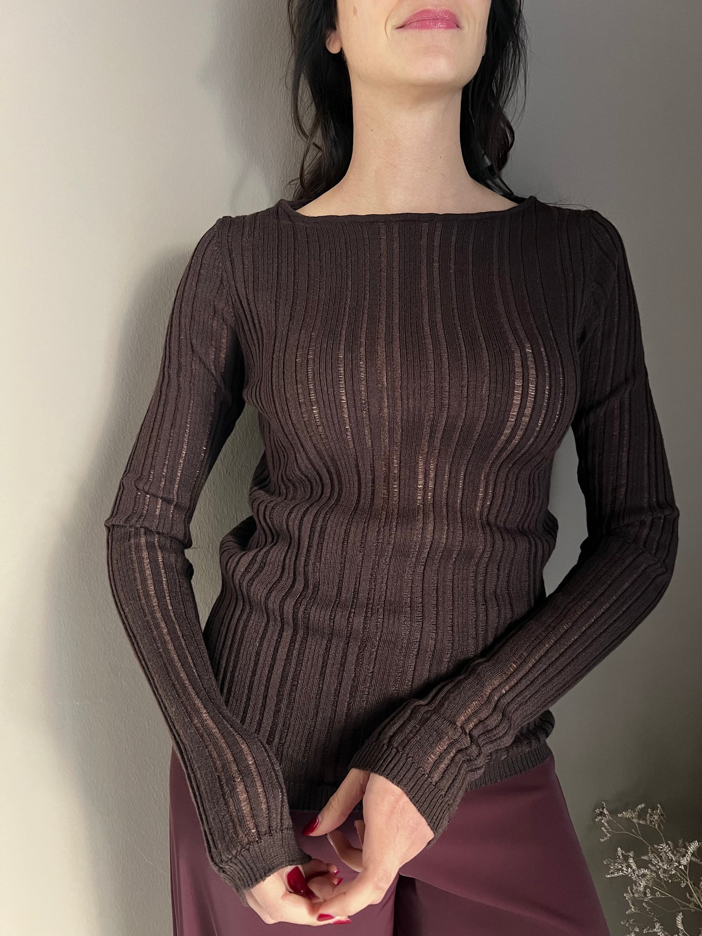 Maglia slim fit a costine in misto lana fondente