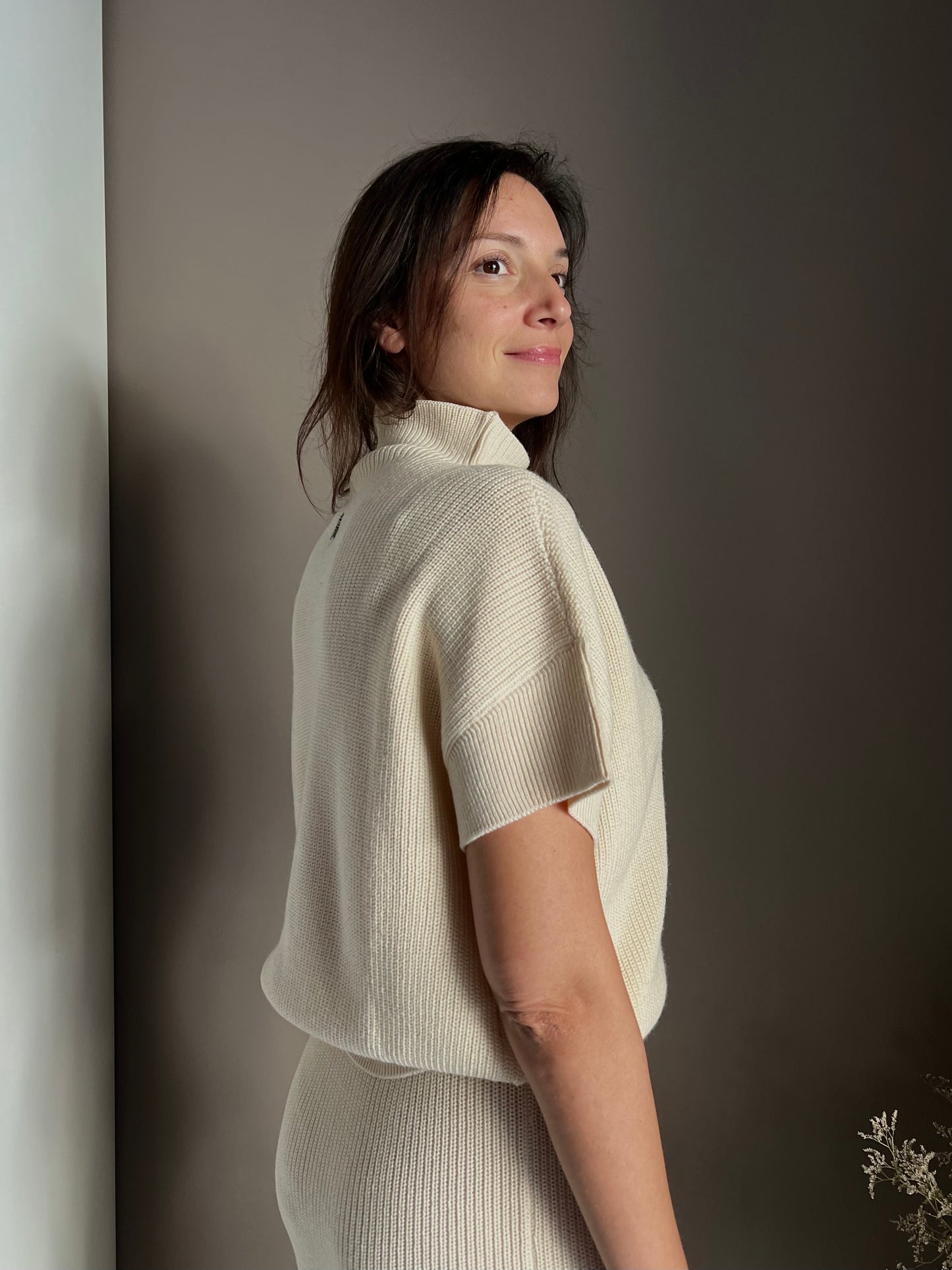 Maglia manica corta in lana a costine