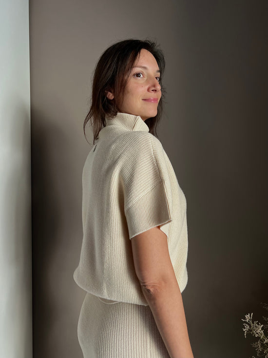Maglia manica corta in lana a costine