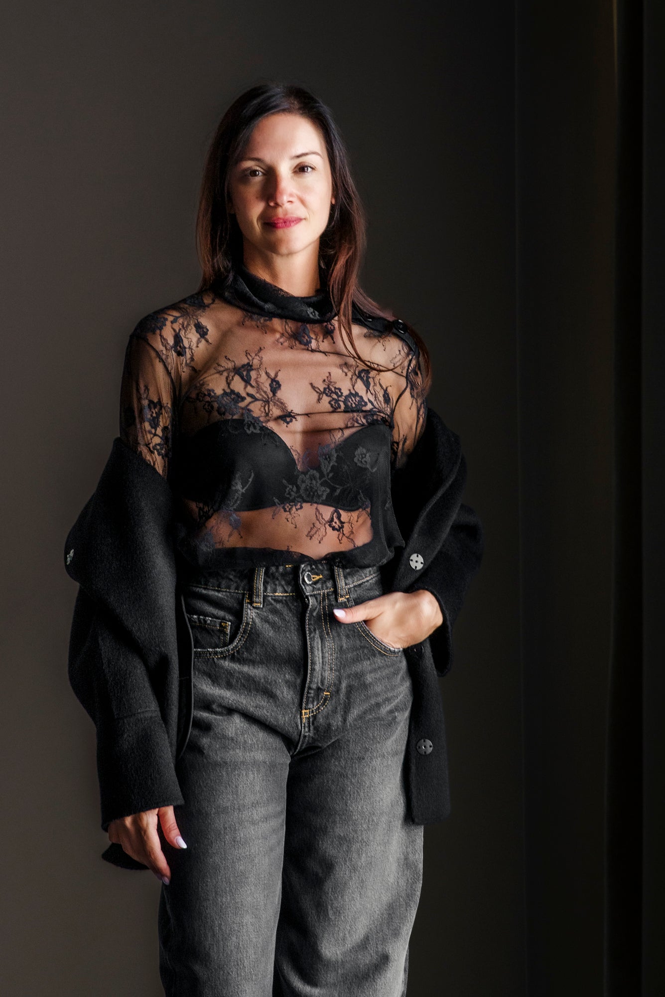 Blusa in pizzo francese con collo alto