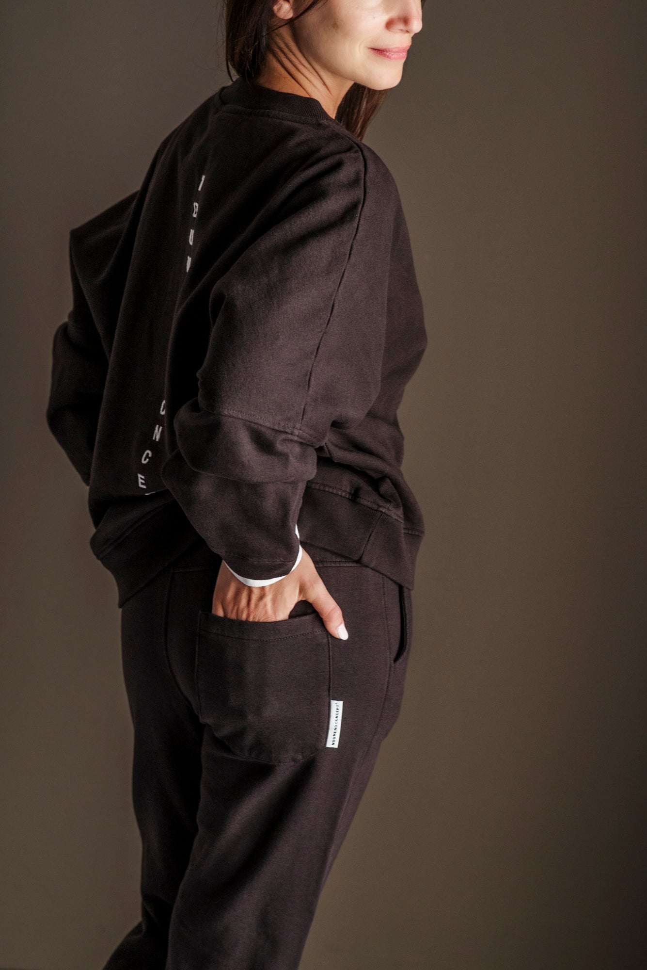 Pantalone in felpa Moro Noumeno Concept.