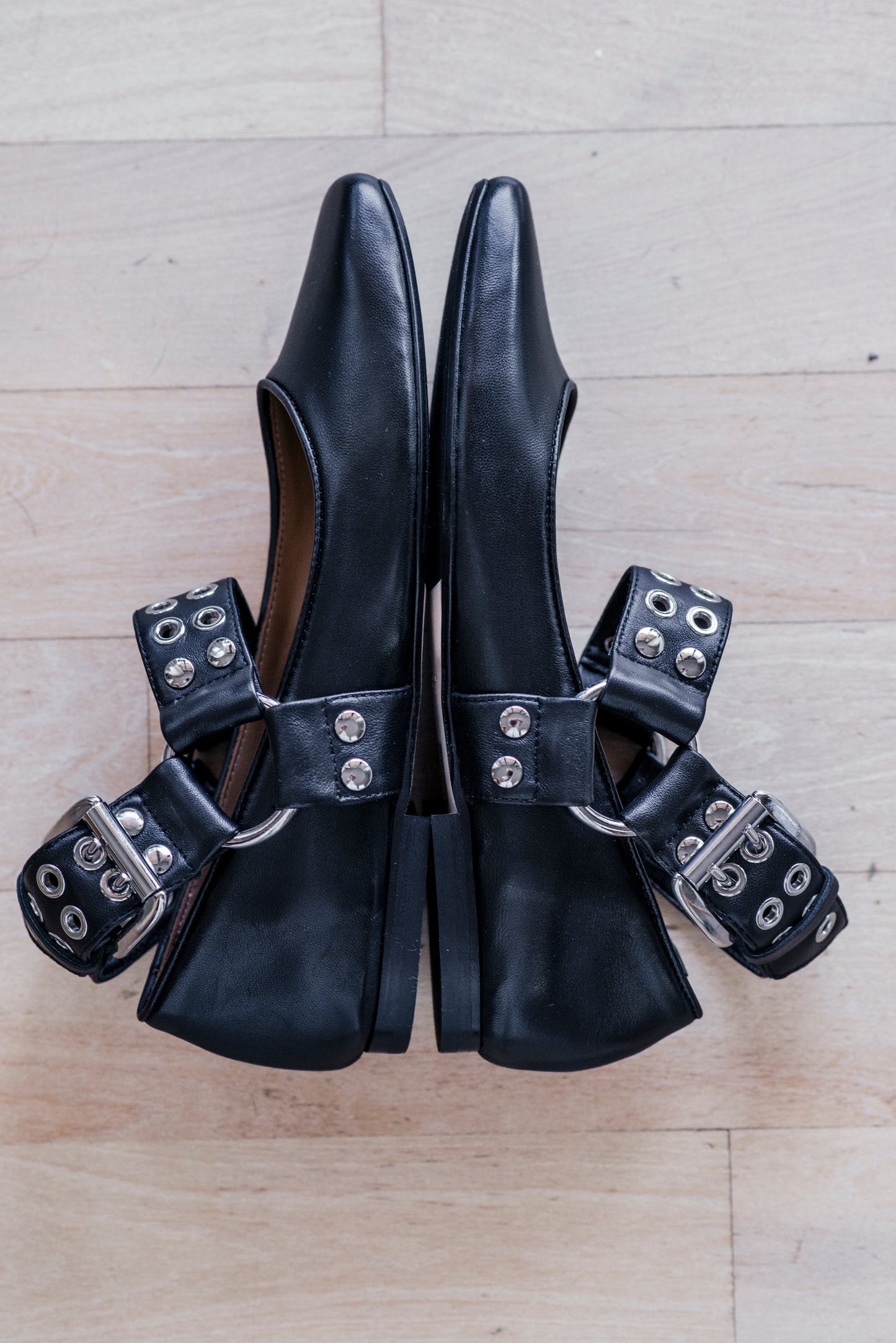 Ballerina in nappa con occhielli