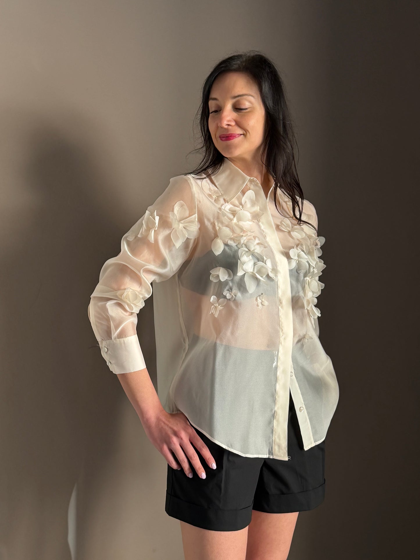 Camicia Champagne con Applicazioni Floreali