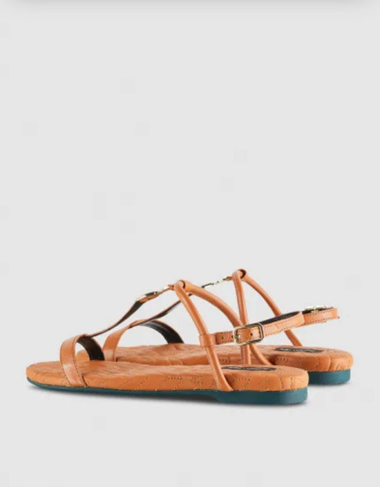 Sandalo flat in pelle tinta cuoio